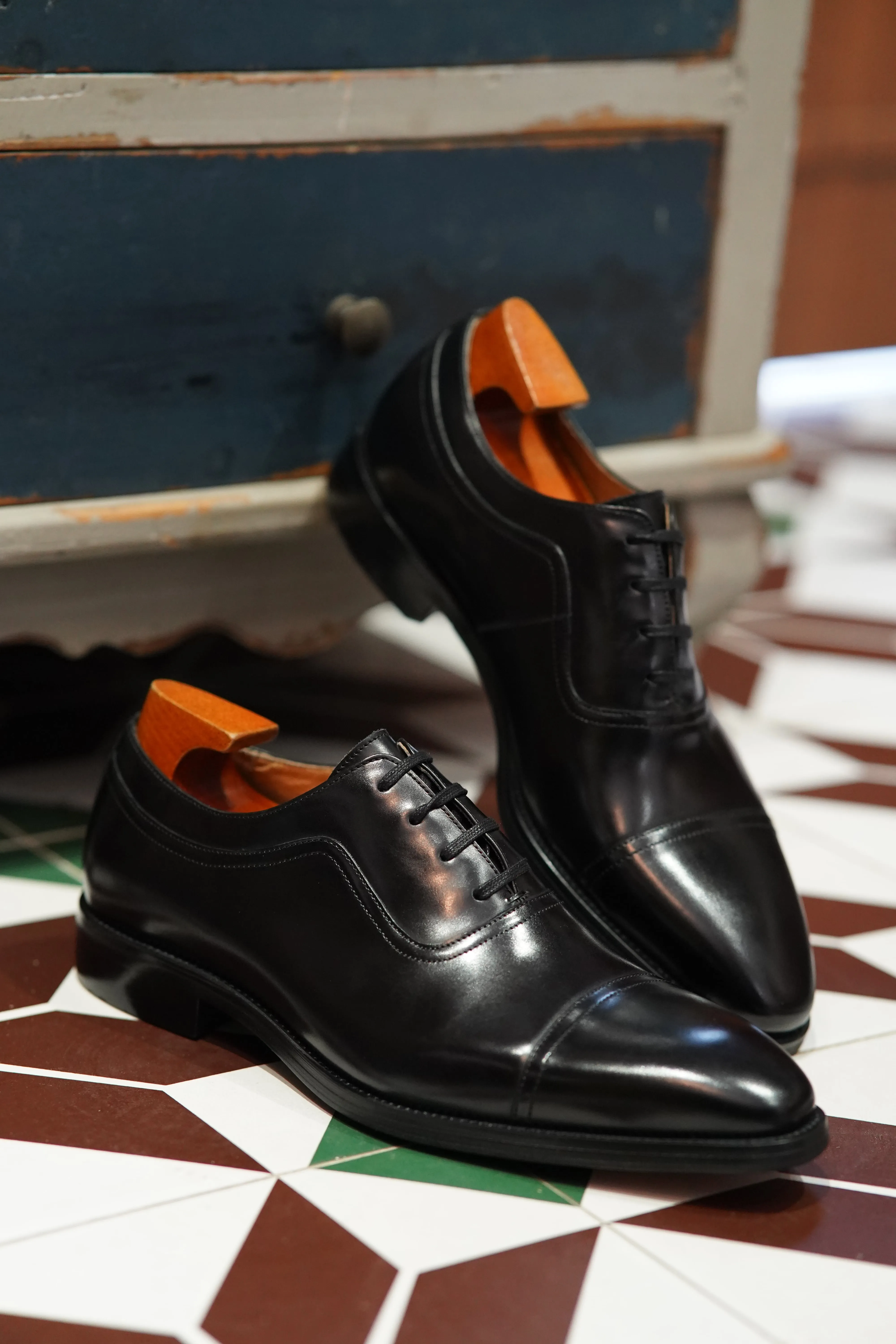 Men's Classic Black Cap-Toe Oxford Shoes