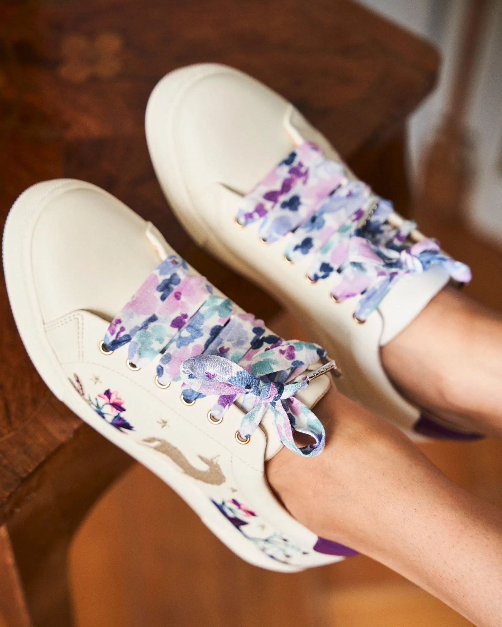 Virevolte Recycled Grain Leather Embroidered Vegan Sneakers | Unicorn